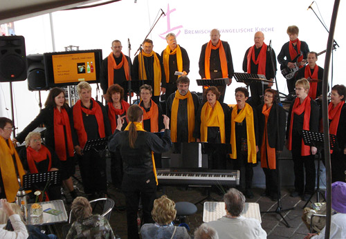 St. Jakobi Gospelchor Bremen bei der Eröffnung des Pavillons des bremischen Landeskirche